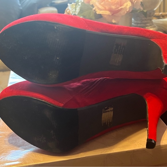 Free Rein Katya knee high boots in red velvet. Size 10 - Picture 3 of 4